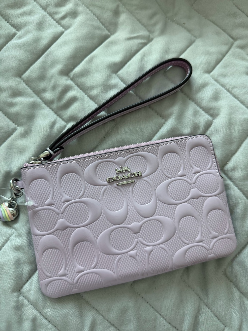 NWT Coach Pebbled Signature Wristlet in Light Lavender patent leather